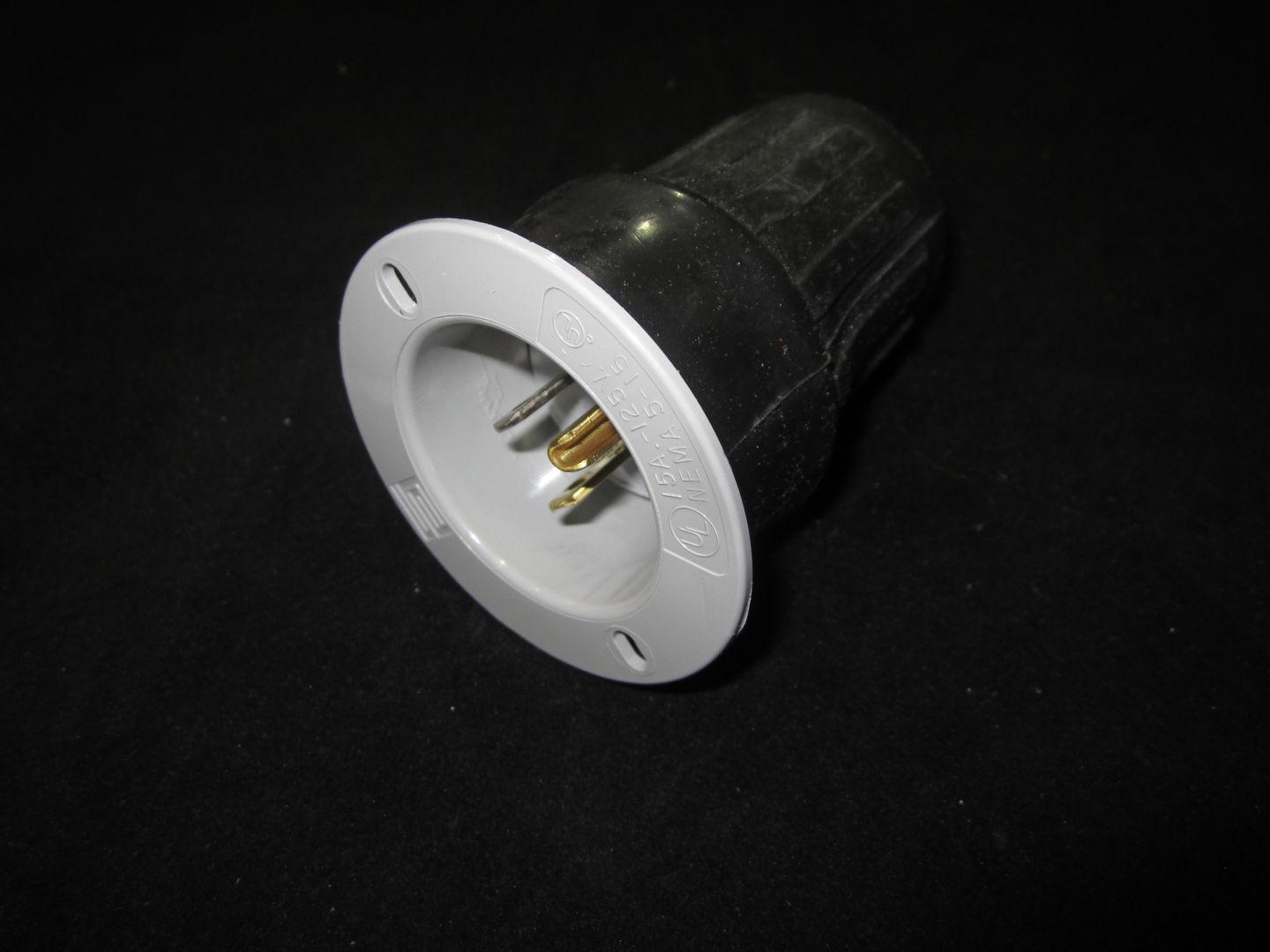 105117 Plug, Flg Inlet, 15A/125V | Genie